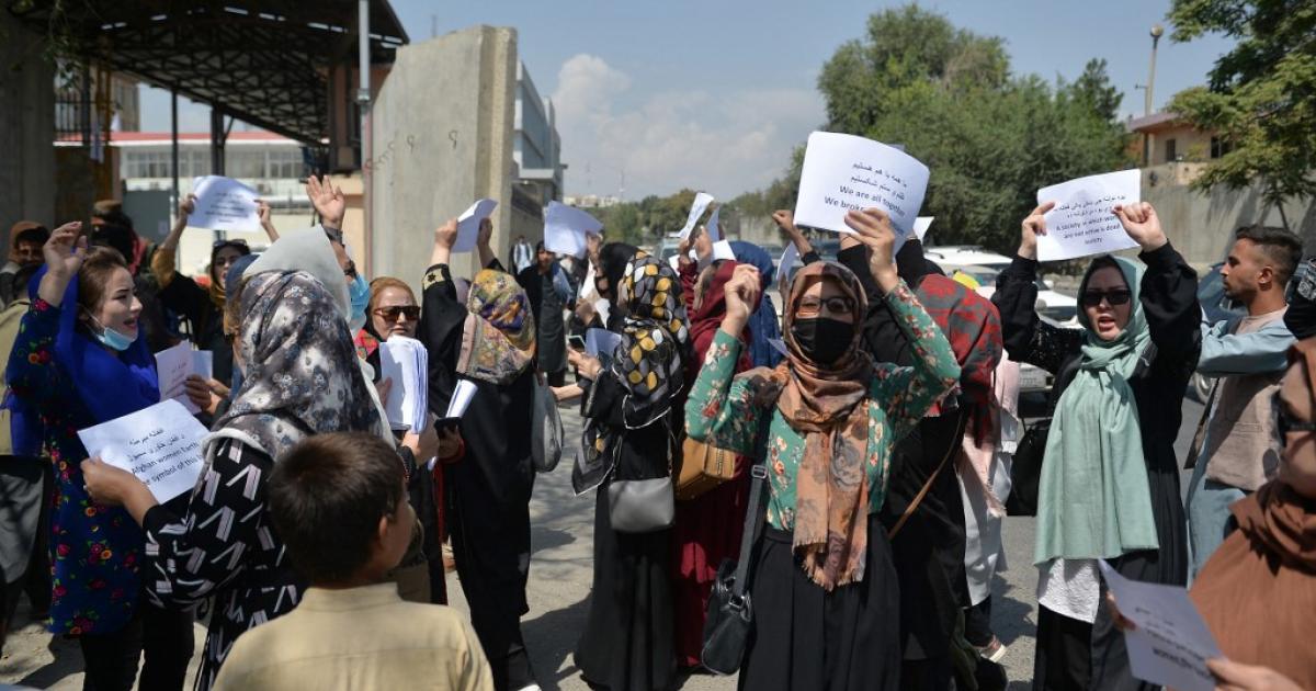  سرنوشت مبهم بازداشت شدگان تظاهرات بلخ؛ مادر یکی از بازداشتی ها: خواب و خوراک ندارم