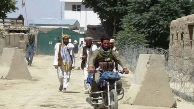 فرمانده پولیس غزنی: شهر در اختیار نیروهای امنیتی است - تصویر دوم خبر