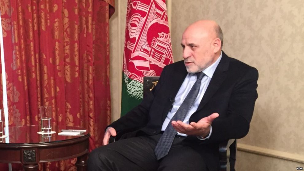عمر داودزی از ملابرادر خواست تا مذاکرات بین طالبان و دولت افغانستان بزودی آغاز شود