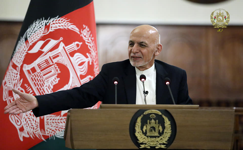  غنی خطاب به فرماندهان جدید پولیس ولسوالی ها: در برابر دشمنان مشت فولادین باشید - خبرگزاری افغان ایرکا