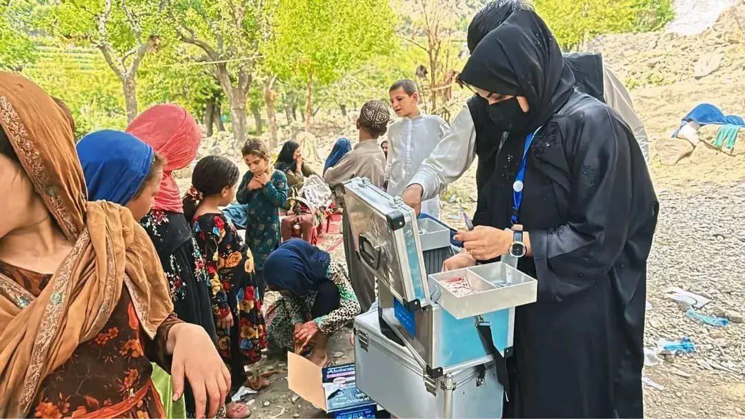 واکنش طالبان به انتقادها؛ انتشار تصاویر از حضور امدادگران زن در مناطق زلزله زده - خبرگزاری افغان ایرکا