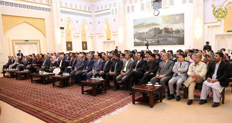 رییس جمهور به 25 تن از سخن گویان حکومت و خبرنگاران مدال داد - خبرگزاری افغان ایرکا