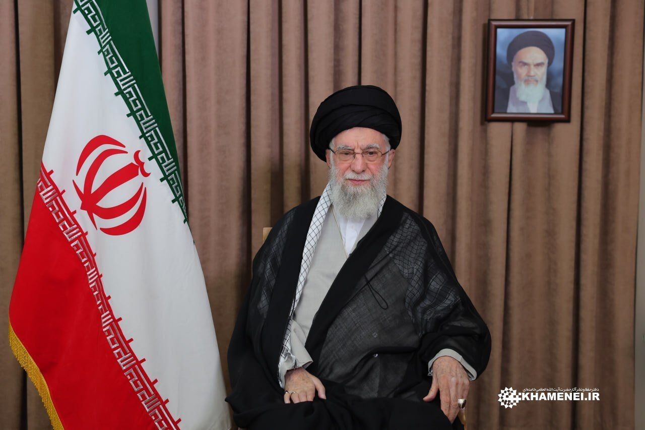 رهبر انقلاب اسلامی: نیروهای مسلح، رژیم رذل صهیونی را بیچاره خواهند کرد؛ همه  مردم پشتیبان آنها هستند