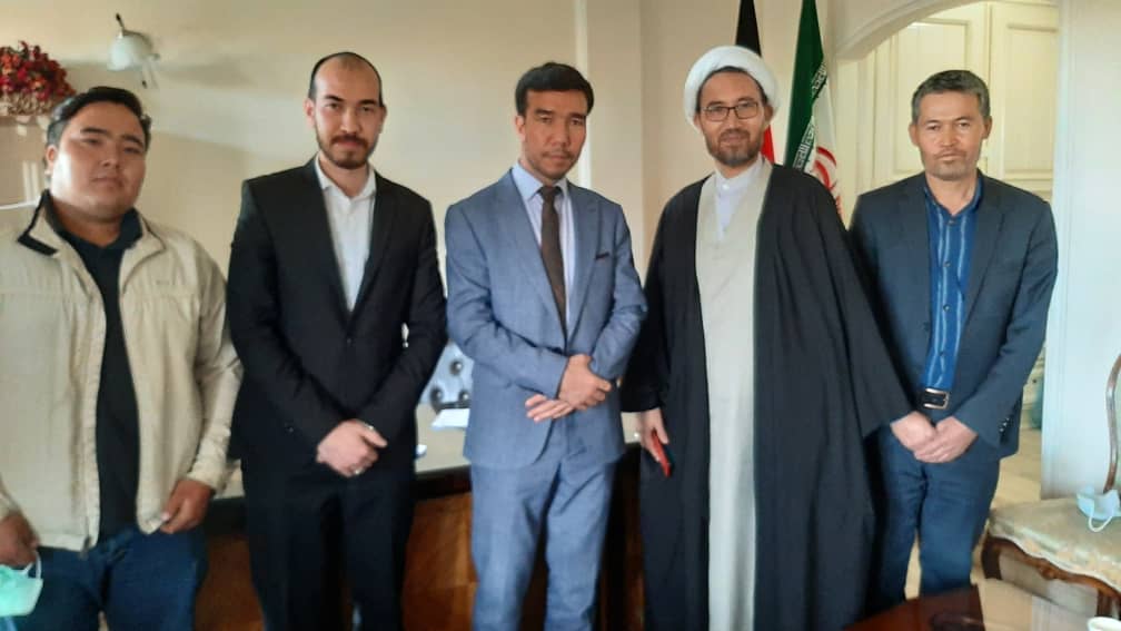 دیدار نمایندگان جامعه روحانیت مهاجرین تهران و جمعی از دانشجویان با نماینده ویژه ی رئیس جمهور در سفارت افغانستان در تهران - تصویر دوم خبر