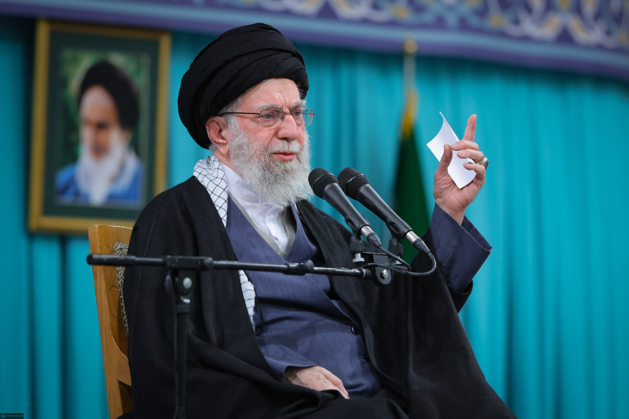 رهبر انقلاب اسلامی: رئیس جمهور آمریکا، مجرم اصلی فتنه اخیر است - خبرگزاری افغان ایرکا