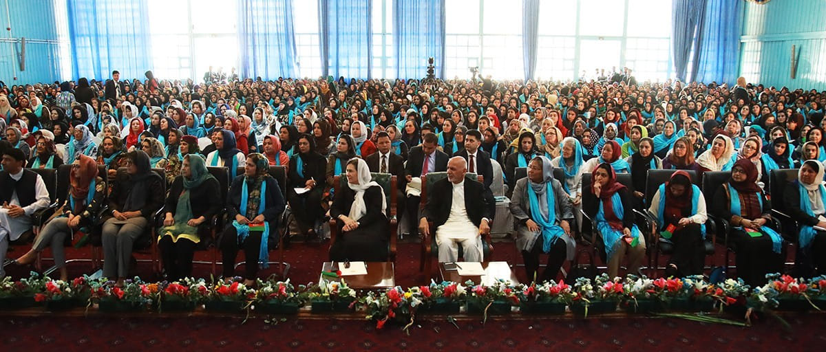 کسی که ادعا دارد جهان را راضی نموده است که با طالبان وارد مذاکره شوند چگونه اکنون از جهان می طلبد که واسطه شوند که طالبان با ایشان مذاکره نمایند ؟ - خبرگزاری افغان ایرکا