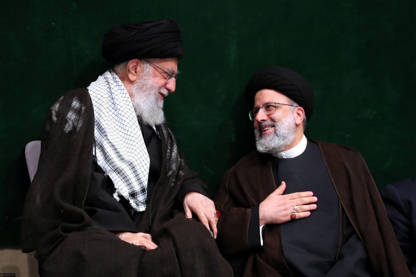  امام خامنه ای: پیروز بزرگ انتخابات، ملت ایران است/ آیت الله رییسی: دولتی پرکار، انقلابی و ضدفساد تشکیل می دهم 
