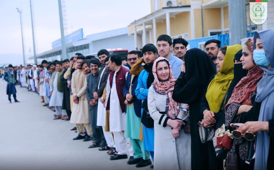  عطامحمد نور با استقبال گسترده هوادارانش، وارد مزارشریف شد - تصویر دوم خبر
