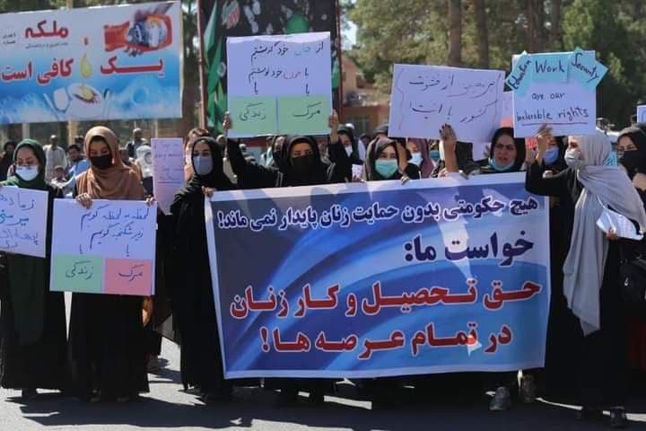تجمع اعتراضی بانوان هرات همراه با صادر کردن قطع نامه به امارت اسلامی افغانستان  - خبرگزاری افغان ایرکا