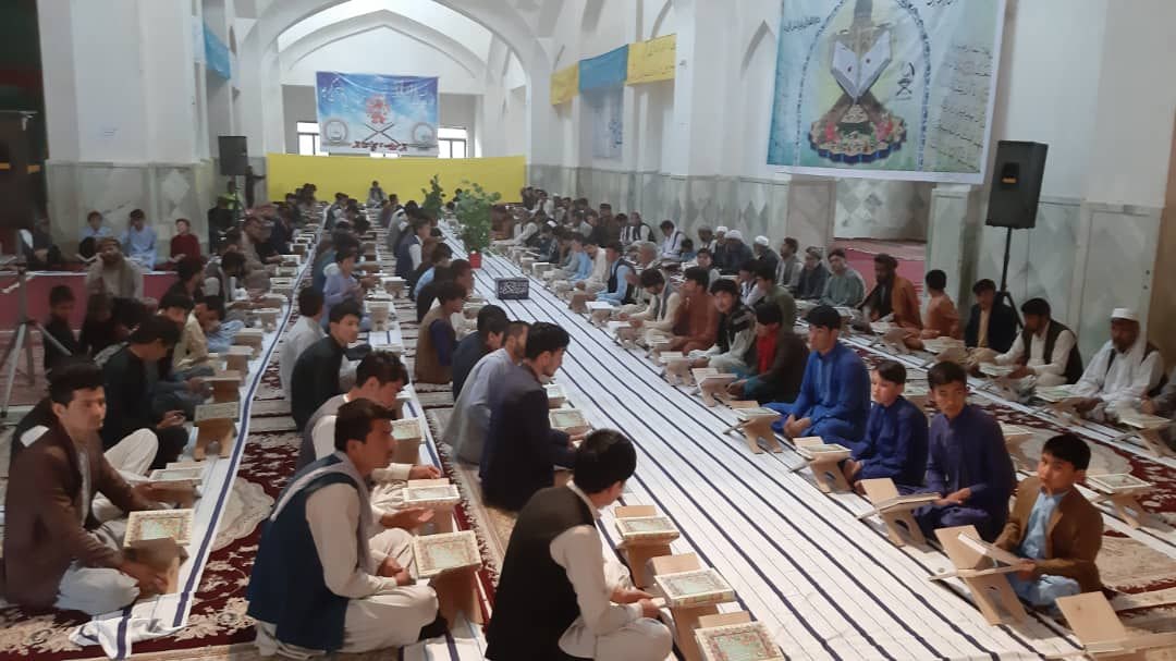  برگزاری ترتیل خوانی قرآن کریم در حرم امام زاده یحیی (ع) سرپل - تصویر دوم خبر