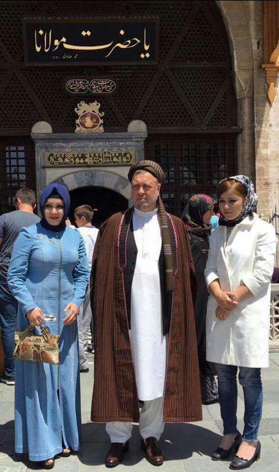 واکنش رهبر حزب وحدت به انتقاد کاربران صفحات اجتماعی در مورد پوشش همسرش - تصویر سوم خبر