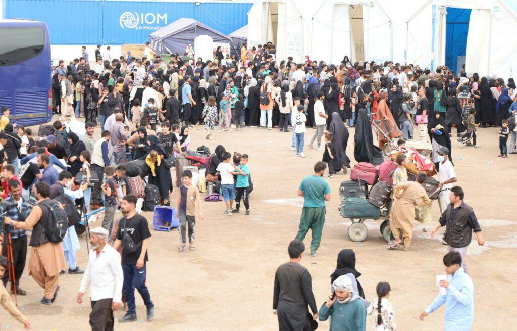 در سال 2025 بیش از 2.3 میلیون مهاجر افغانستانی از ایران و پاکستان به کشور برگشته اند در سال 2025 بیش از 2.3 میلیون مهاجر افغانستانی از ایران و پاکستان به کشور برگشته اند