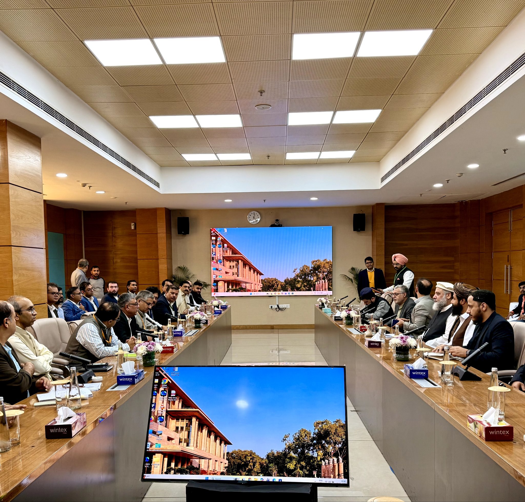 ممنوعیت واردات دارو از پاکستان؛ طالبان با شرکت های داروسازی هند گفت وگو کردند