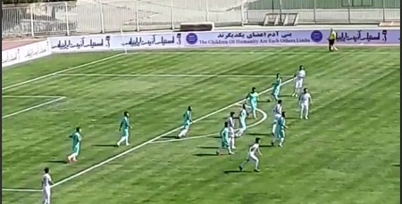  برتری تیم فوتبال هنرمندان ایران در برابر تیم منتخب مهاجرین افغانستان - خبرگزاری افغان ایرکا