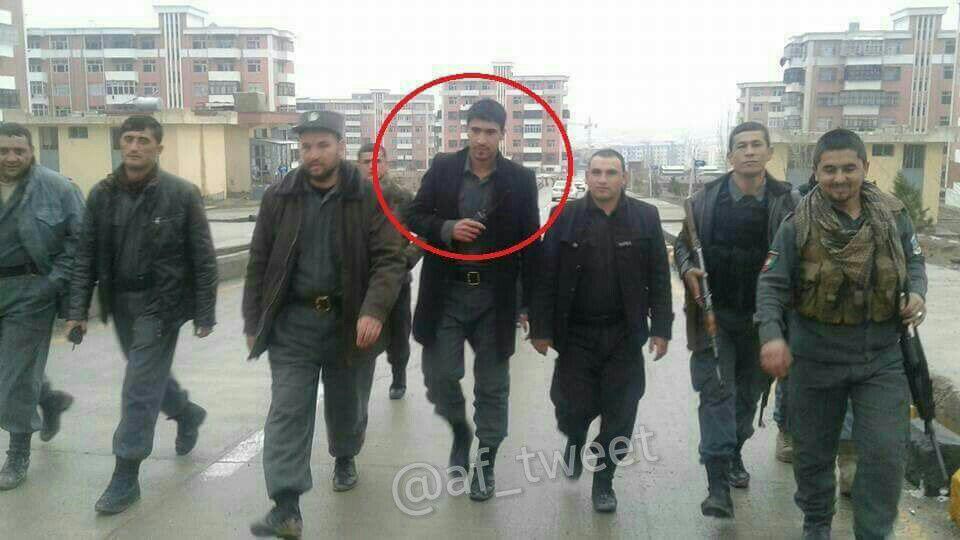 افسر پولیس با جلوگیری از ورود عاملان انتحاری به داخل مسجد الزهرا خودش شهید شد - تصویر دوم خبر