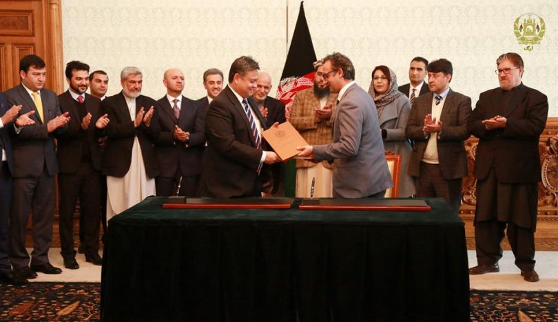 تعهدنامه ساخت نیروگاه برق خورشیدی در نغلو میان شرکت برشنا و بانک انکشاف آسیایی امضا شد - خبرگزاری افغان ایرکا
