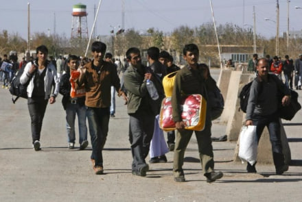 درخواست مهاجران افغانستانی برای رسیدگی به مشکلات شان در ایران و پاکستان