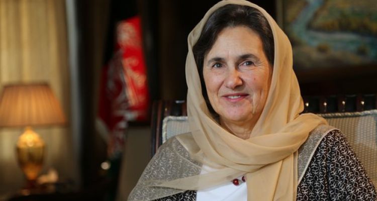کمک مالی رولا غنی به کمپاین های انتخاباتی برخی نامزدان پارلمان آینده - خبرگزاری افغان ایرکا