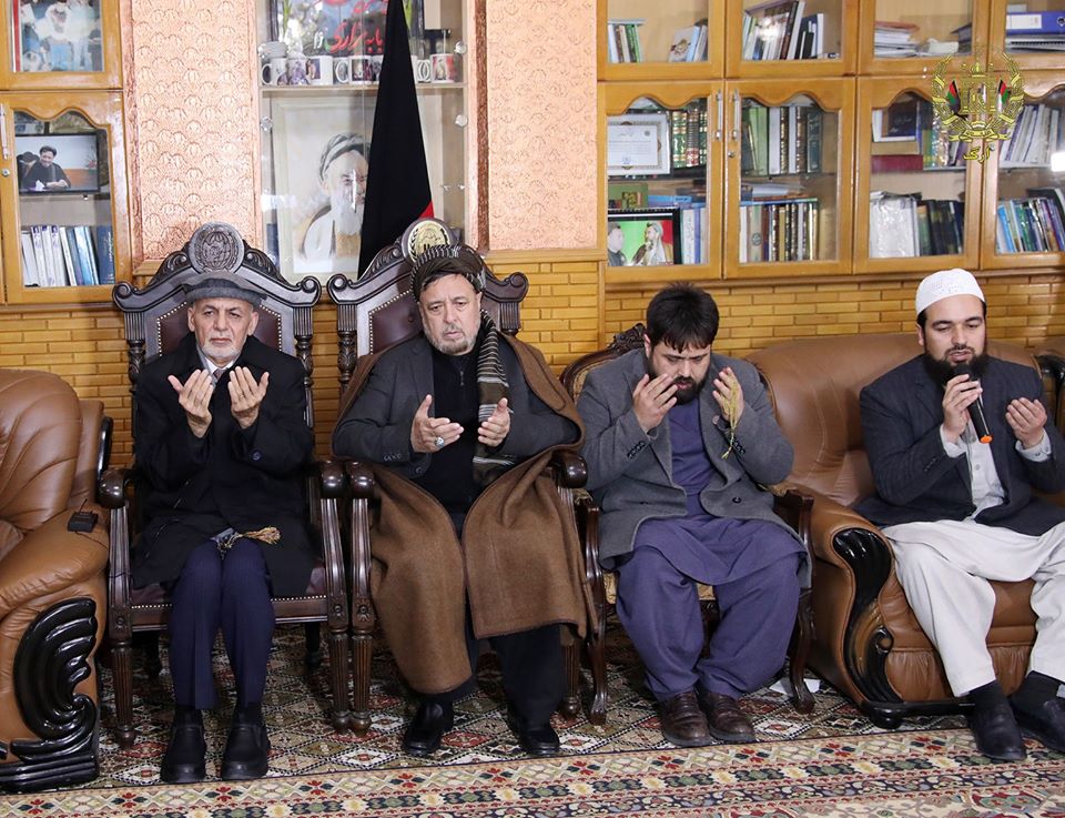 رئیس جمهور غنی با حاجی محمد محقق ابراز غمشریکی و همدردی نمود - تصویر دوم خبر