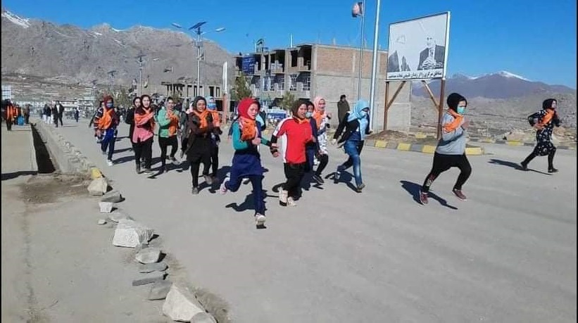 نخستین ماراتُن زنان دایکندی با پیام اتحاد و همبستگی - خبرگزاری افغان ایرکا
