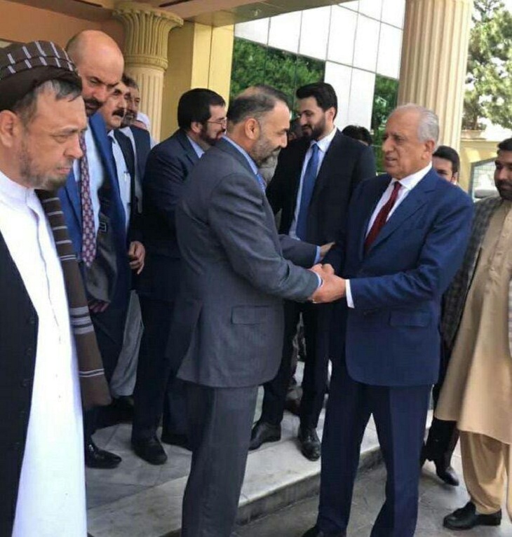سفر خلیل زاد به ولایت بلخ و دیدار با عطا محمد نور و محقق - تصویر دوم خبر