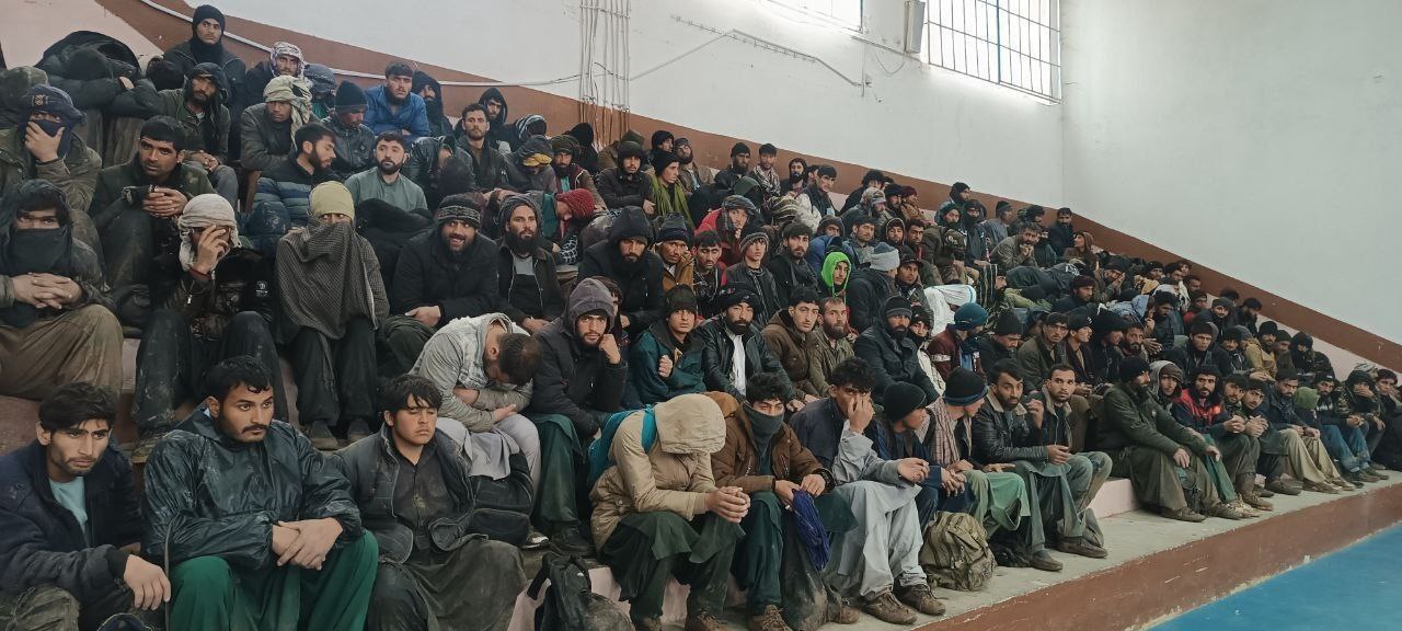 حدود 300 افغانستانی از شرایط سخت جوی در مرز تایباد ایران نجات یافتند حدود 300 افغانستانی از شرایط سخت جوی در مرز تایباد ایران نجات یافتند