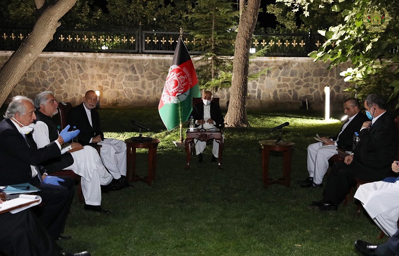 دیدار و گفتگوی زلمی خلیلزاد با سران حکومت در مورد آغاز صلح - تصویر دوم خبر