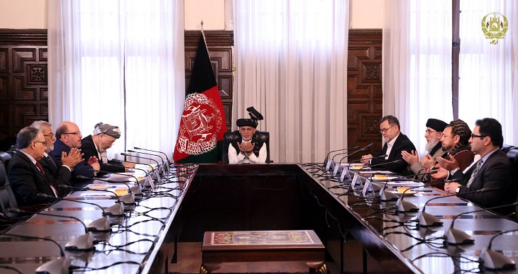 رئیس جمهور غنی در دیدار با بزرگان و نمایندگان احزاب سیاسی، بر برگزاری انتخابات در زمان معین شده در قانون تاکید کرد