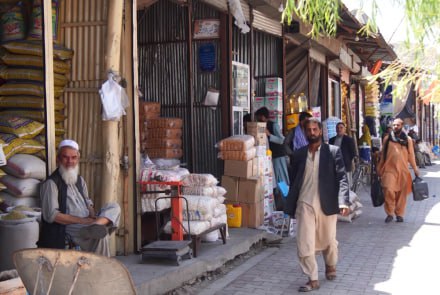 با وجود کاهش ارزش دالر در برابر افغانی، بهای مواد خوراکی بلند است