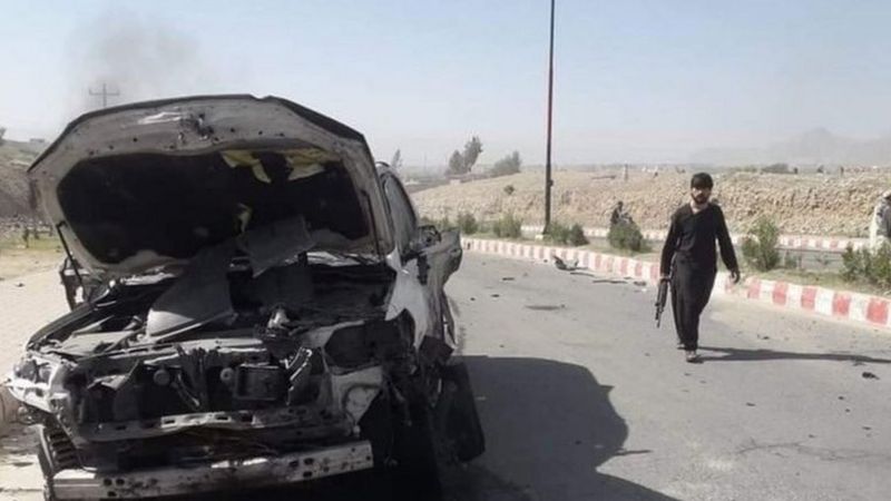 حمله به کاروان موتر حامل والی لغمان، 8 نفر کشته و 30 نفر زخمی به جا گذاشت