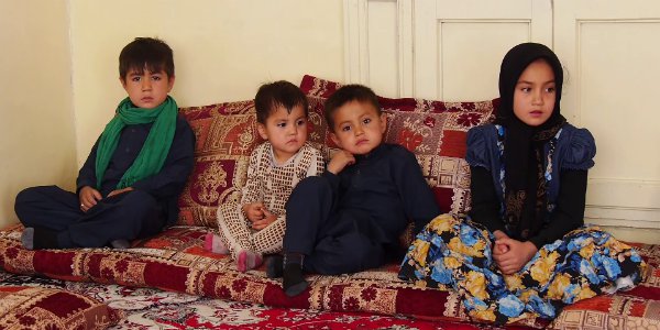 فرزندان وکیل پهلوان پس از جان باختن پدر نگران آیندۀ شان هستند  - تصویر دوم خبر