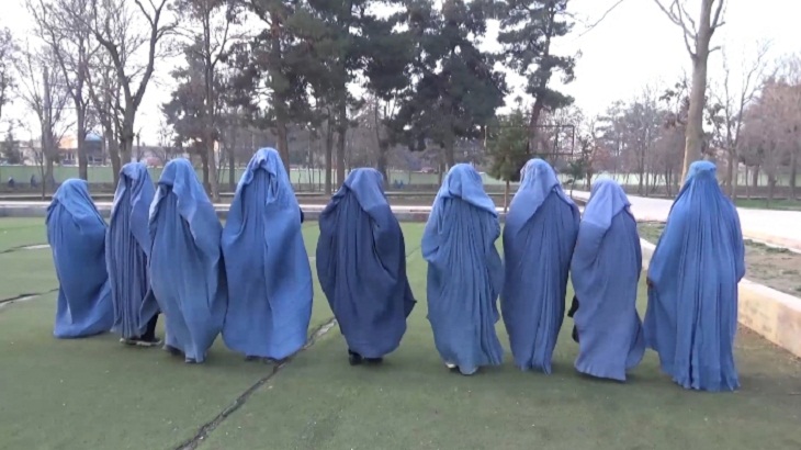 نبود ورزشگاه ویژۀ بانوان در فاریاب؛ زنان با برقع ورزش می‎کنند - خبرگزاری افغان ایرکا
