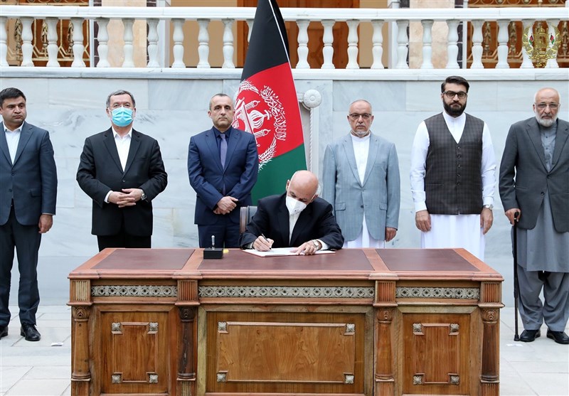 رئیس جمهور فرمان آزادی 400 زندانی «خطرناک» طالبان را امضا کرد - خبرگزاری افغان ایرکا