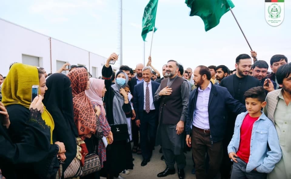  عطامحمد نور با استقبال گسترده هوادارانش، وارد مزارشریف شد - خبرگزاری افغان ایرکا