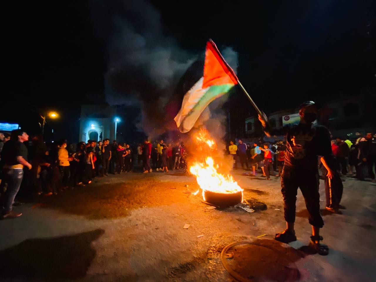 درگیری های شدید در «قدس»/ حمایت غزه از قدس با تظاهرات و موشک/ زخمی شدن 750 فلسطینی از ابتدای ماه رمضان - تصویر دوم خبر