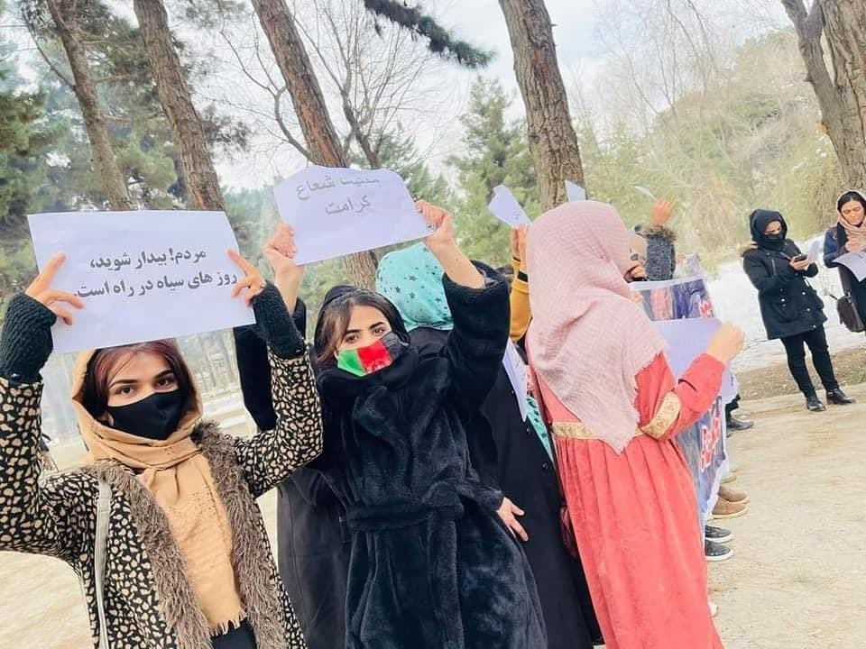 اعتراض به کشته شدن یک دختر در ایست بازرسی غرب کابل - تصویر دوم خبر