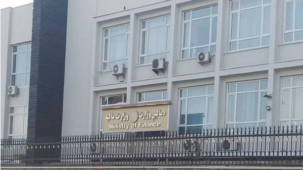 طالبان به کارمندان زن در وزارت مالیه: مردان خود را بفرستید به جای شما کار کنند