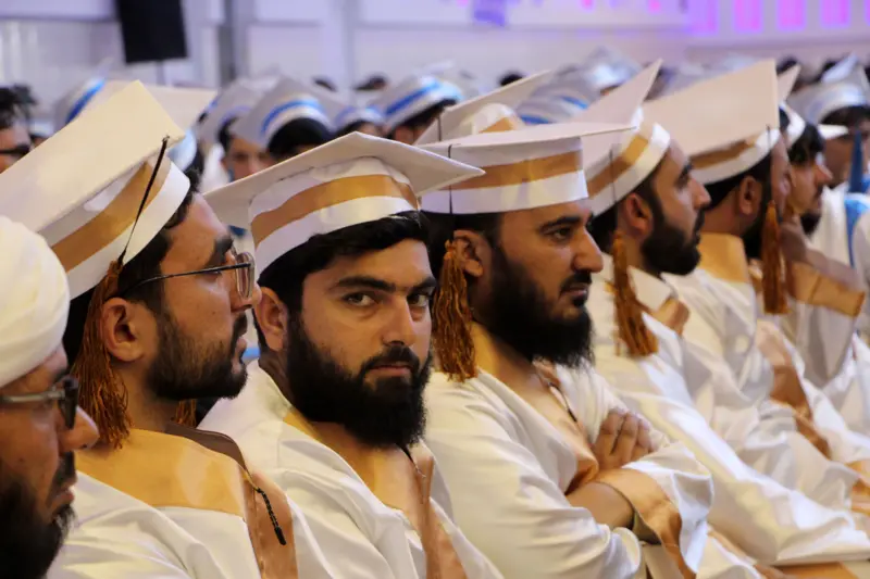 آموزش در مرکز قدرت طالبان؛ «پسران فارغ التحصیل می شوند و دختران خانه نشین»
