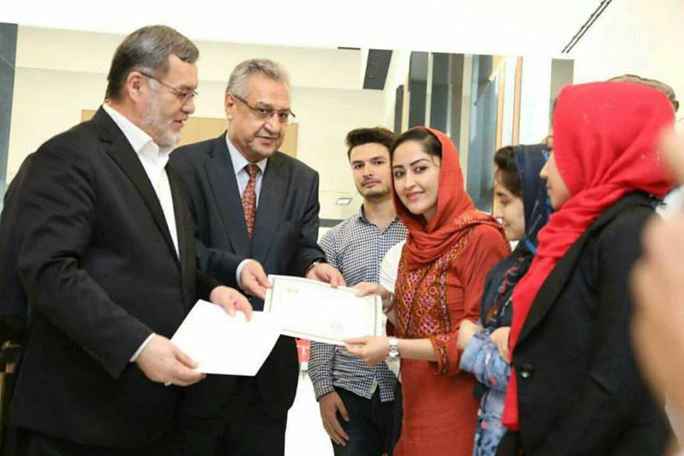 دیدار شماری از دانشجویان افغانستانی مقیم هندوستان با استاد دانش معاون رئیس جمهور - تصویر دوم خبر