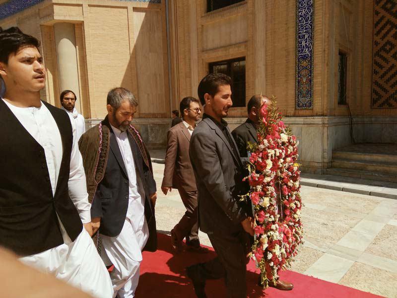 دبیرکل حزب رفاه ملی افغانستان با گذاشتن اکلیل گل بر مزار آیت الله محسنی یاد آن فقید سعید را گرامی داشت - تصویر سوم خبر