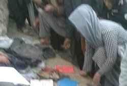 ویدیو: ضجه های مادر یکی از شهدای مکتب سیدالشهدا(ع) بر سر جنازه فرزندش - خبرگزاری افغان ایرکا