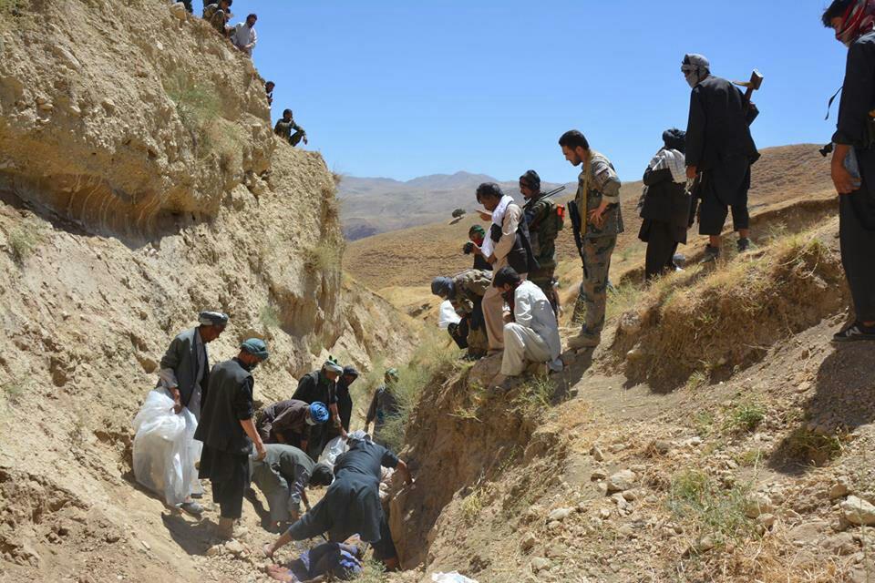 کشف سه گور گروهی در میرزا اولنگ در پی قتل عام از سوی هراس افگنان (عکس) - تصویر سوم خبر