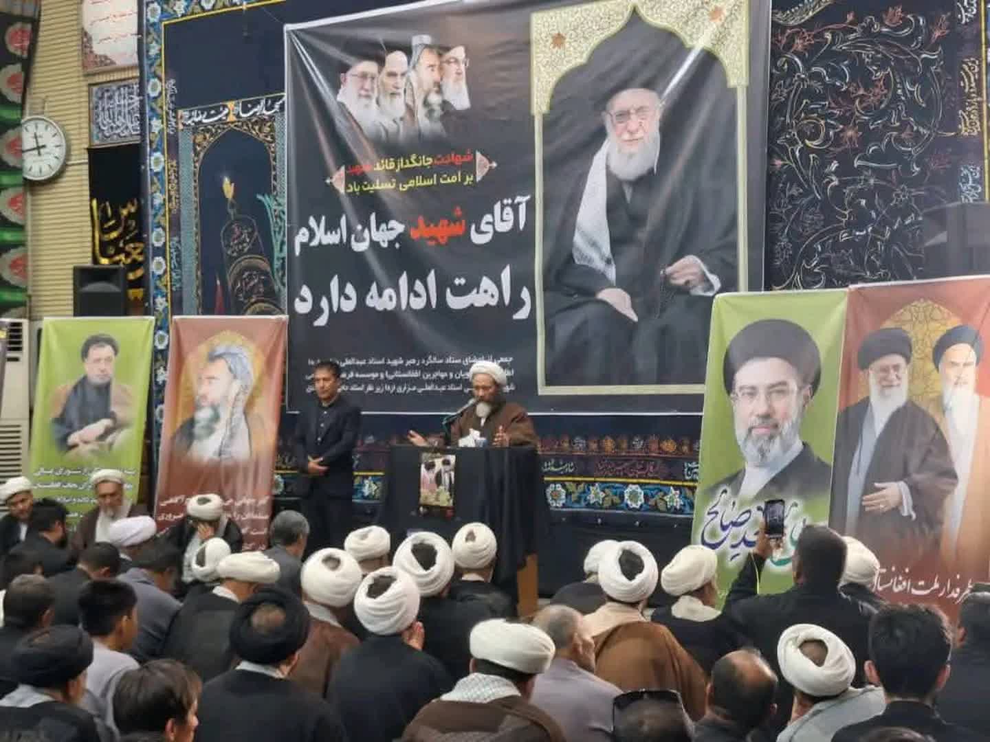 برگزاری مراسم ختم قرآن کریم و بزرگداشت رهبر شهید آیت الله خامنه ای با حضور گسترده مهاجران افغانستانی در قم