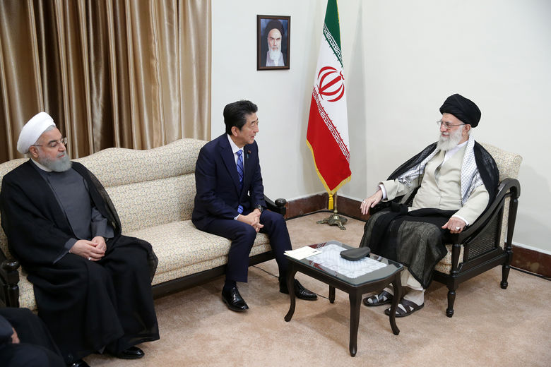 امام خامنه ای: ترامپ را شایسته مبادله پیام نمی دانم با آمریکا مذاکره نخواهیم کرد - تصویر دوم خبر
