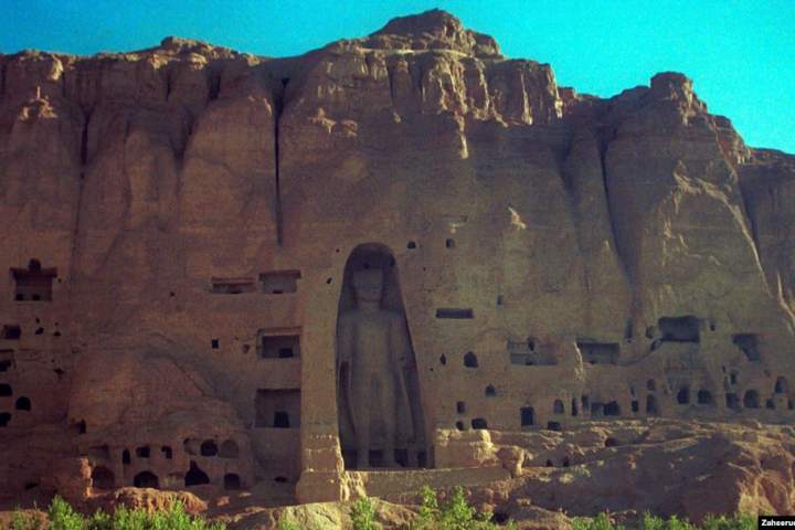 توزیع رایگان ماسک به گردشگران در بامیان در روزهای عید قربان - خبرگزاری افغان ایرکا