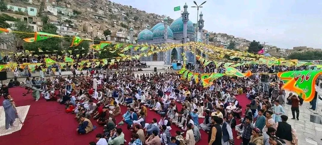 همزمان با تحویل سال، پرچم منسوب به حضرت علی (ع) در زیارت سخی کابل برافراشته شد - خبرگزاری افغان ایرکا