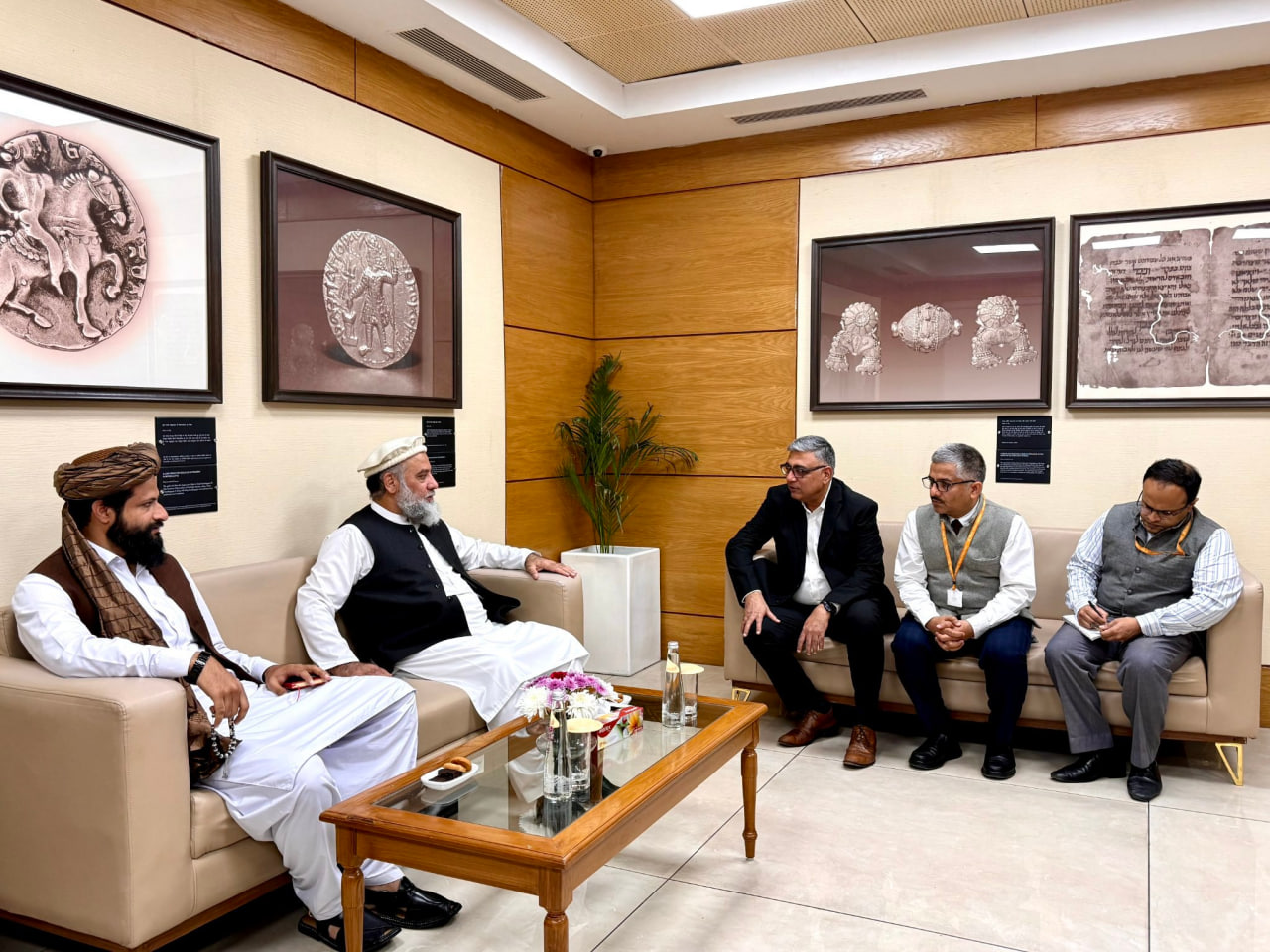 ممنوعیت واردات دارو از پاکستان؛ طالبان با شرکت های داروسازی هند گفت وگو کردند