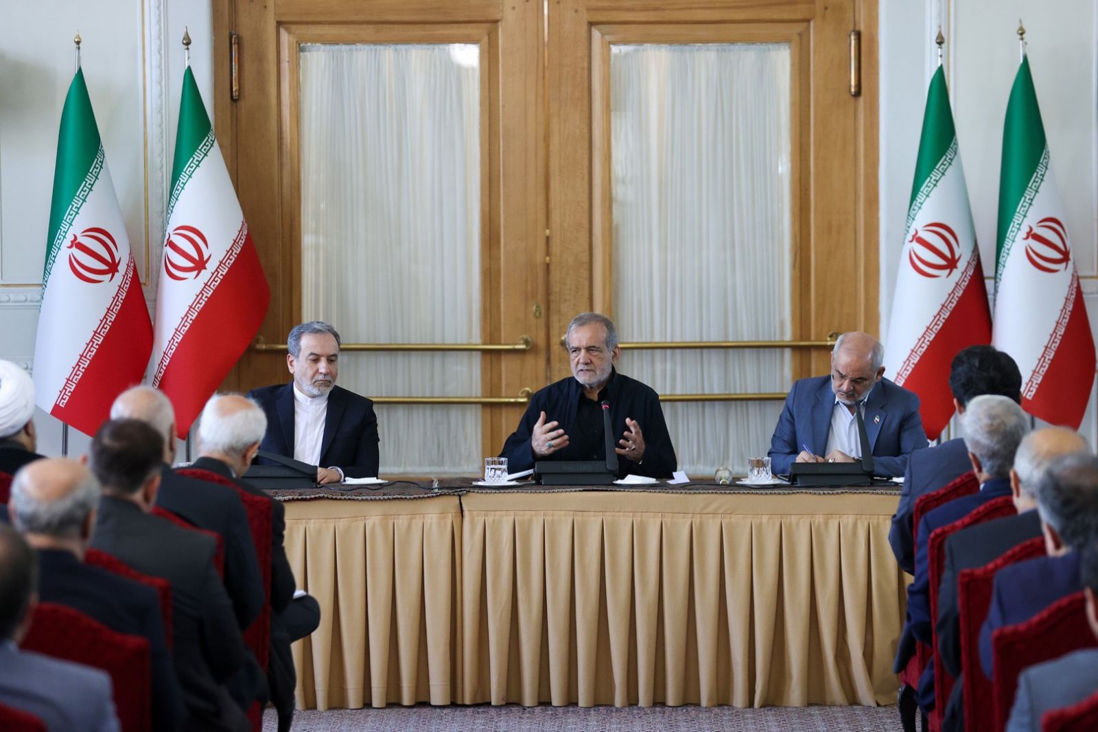 فصل جدید در روابط تهران، کابل؛ پزشکیان: آماده سفر به افغانستان هستم - تصویر دوم خبر