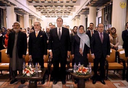 داکترعبدالله: زنان نباید تسلیم موانع و شرایط نامساعد کاری شوند - خبرگزاری افغان ایرکا