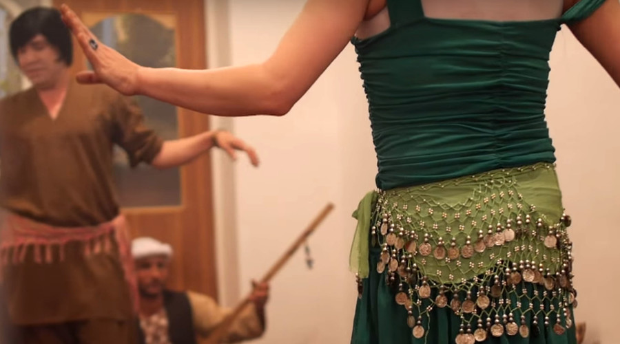 لباس زنانه و زنگ در دست وپا؛ «با شلاق وادار می شدم تا صبح برقصم» - خبرگزاری افغان ایرکا
